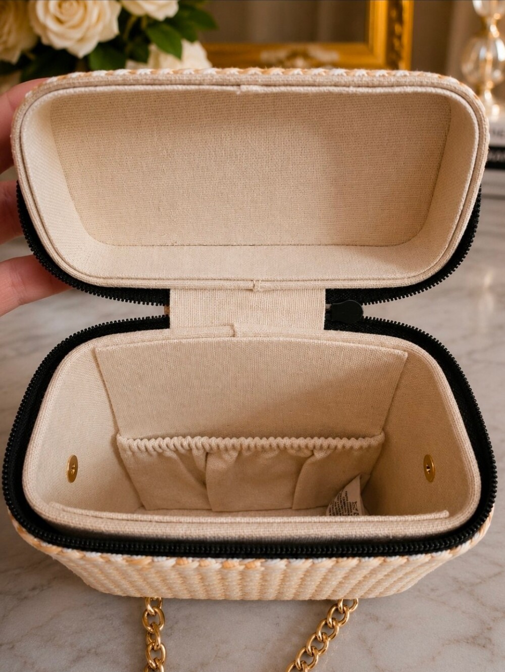 Chanel Les Beiges Woven Straw Crossbody Bag in Natural - Picture 4 of 7